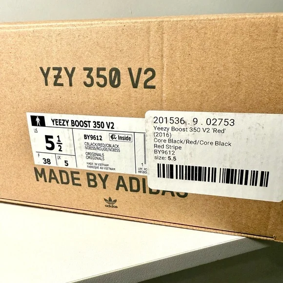 Yeezy Black and Red Interior Detail - Picture 9 of 10